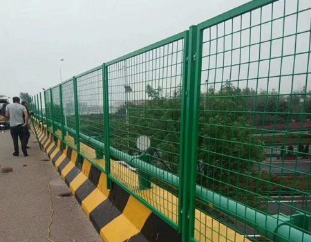 公路护栏