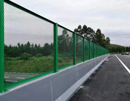 公路护栏网应用